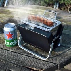 Mikamax Draagbare Mini BBQ - Barbecue - 's Werelds Kleinste Barbecue - Past In Je Broekzak - 18 × 6 × 15,5 Cm - 714 Gram - Mat Zwart -Barbecue Benodigdheden 1200x1200 102