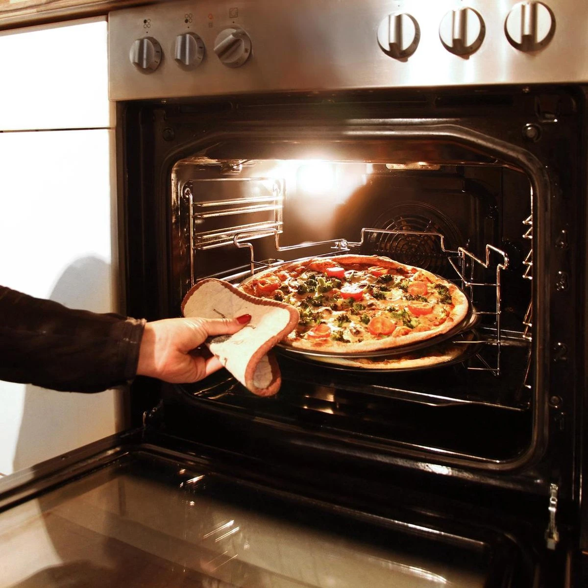 Relaxdays 3 Pizaplaten Met Pizzarek, Pizza Bakplaat Rond 33 Cm, Pizzaplaat 3stuk 5 Relaxdays 3 Pizaplaten Met Pizzarek, Pizza Bakplaat Rond 33 Cm, Pizzaplaat 3stuk - Afbeelding 3