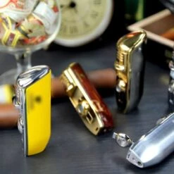 Cohiba® Sigarenaansteker - Sigarenboor - Sigaren - Sigaar - Cohiba Aansteker - Sigarenboor - Sigaren Accessoires - Sigarenknipper - Sigaar Aansteker - Cohiba - Incl. Luxe Geschenkdoos - Rood -Barbecue Benodigdheden 1200x1200 510