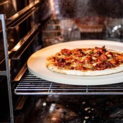 Boska Pizzasteen Deluxe - Voor Oven & BBQ - Knapperige Pizza's - Ø 29.5 Cm - BBQ Accessoires -Barbecue Benodigdheden 1200x1200 803