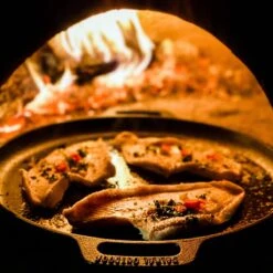 Valhal Outdoor Skillet / Plancha / Koekenpan - Gietijzer - Diameter 35cm, Twee Handvatten, VH35F -Barbecue Benodigdheden 1200x1200 806