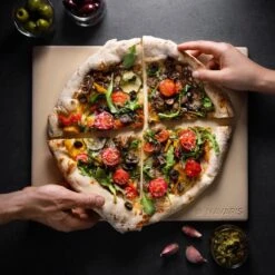 Navaris Pizzasteen XL Voor Oven En Barbecue - Rechthoekige Pizzaplaat 38 X 30 Cm - Inclusief Pizzaschep Met Extra Lang Handvat En Receptenboek 12 Navaris Pizzasteen XL Voor Oven En Barbecue - Rechthoekige Pizzaplaat 38 X 30 Cm - Inclusief Pizzaschep Met Extra Lang Handvat En Receptenboek -Barbecue Benodigdheden 1200x1200 893