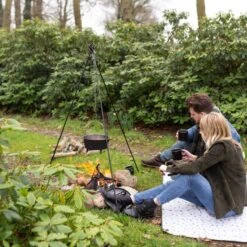 Esschert Design - Driepoot Met Ketting - Haardvuur Accessoires - Staal - Zwart 27 Esschert Design - Driepoot Met Ketting - Haardvuur Accessoires - Staal - Zwart -Barbecue Benodigdheden 1200x1200 90