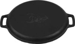 Valhal Outdoor Skillet / Plancha / Koekenpan - Gietijzer - Diameter 35cm, Twee Handvatten, VH35F -Barbecue Benodigdheden 1200x698