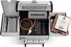 Burnhard Gas BBQ FRED JR. Deluxe - 2 Branders - Incl. Keramische Infraroodbrander & Afdekhoes - Deluxe 24 Burnhard Gas BBQ FRED JR. Deluxe - 2 Branders - Incl. Keramische Infraroodbrander & Afdekhoes - Deluxe -Barbecue Benodigdheden 1200x797