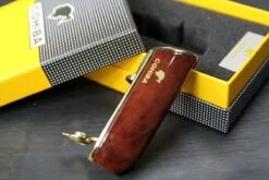 Cohiba® Sigarenaansteker - Sigarenboor - Sigaren - Sigaar - Cohiba Aansteker - Sigarenboor - Sigaren Accessoires - Sigarenknipper - Sigaar Aansteker - Cohiba - Incl. Luxe Geschenkdoos - Rood -Barbecue Benodigdheden 1200x800 50
