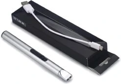 Staza Oplaadbare Lange Elektrische Aansteker - Duurzame Plasma Aansteker - Inclusief Cadeauverpakking - BBQ - Kaarsen 9 Staza Oplaadbare Lange Elektrische Aansteker - Duurzame Plasma Aansteker - Inclusief Cadeauverpakking - BBQ - Kaarsen -Barbecue Benodigdheden 1200x839 2