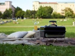 Weber Go-anywhere Houtskoolbarbecue - Zwart -Barbecue Benodigdheden 1200x901 1