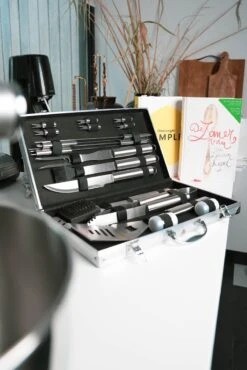 Sens Design BBQ Accesoires - 18 Delig - BBQ Gereedschapset Koffer -Barbecue Benodigdheden 801x1200 1