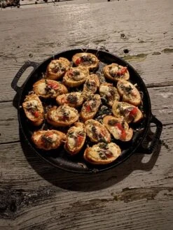 Valhal Outdoor Skillet / Plancha / Koekenpan - Gietijzer - Diameter 35cm, Twee Handvatten, VH35F -Barbecue Benodigdheden 900x1200 28